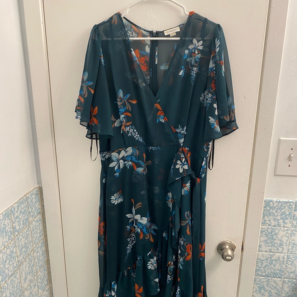 Calvin Klein Green chiffon Sleeve V-Neck Midi Dress